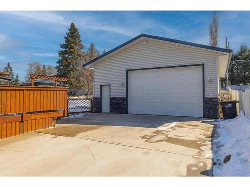 284 Eaton Drive, Hinton, AB - Outdoor With Exterior