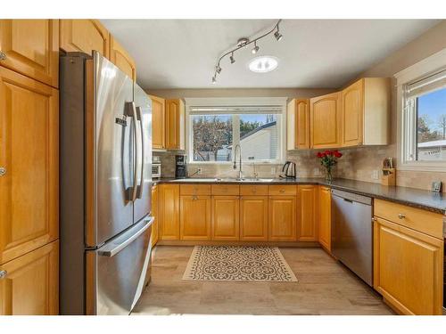 284 Eaton Drive, Hinton, AB - Indoor Photo Showing Kitchen