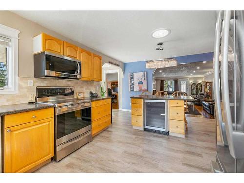 284 Eaton Drive, Hinton, AB - Indoor Photo Showing Kitchen