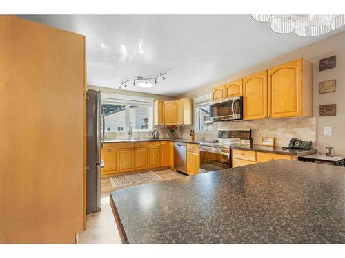 284 Eaton Drive, Hinton, AB - Indoor Photo Showing Kitchen