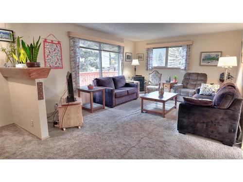 914 15Th Street, Canmore, AB - Indoor Photo Showing Living Room