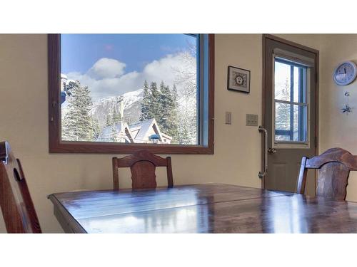 914 15Th Street, Canmore, AB - Indoor Photo Showing Dining Room