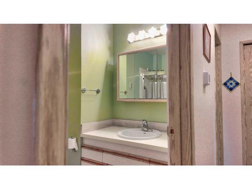 914 15Th Street, Canmore, AB - Indoor Photo Showing Bathroom