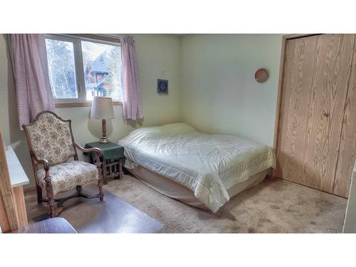 914 15Th Street, Canmore, AB - Indoor Photo Showing Bedroom