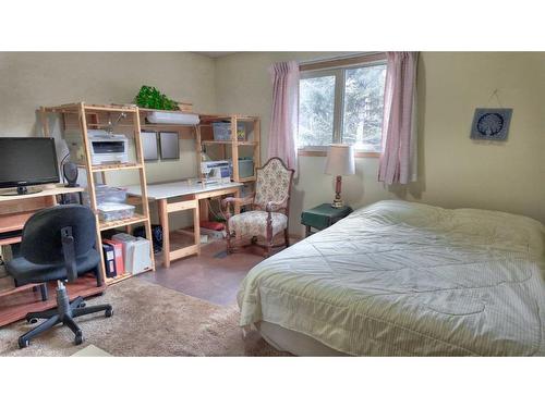 914 15Th Street, Canmore, AB - Indoor Photo Showing Bedroom