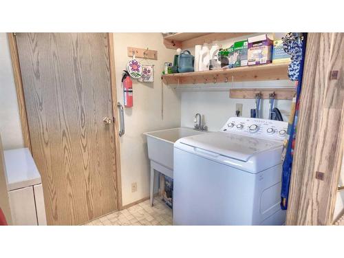 914 15Th Street, Canmore, AB - Indoor Photo Showing Laundry Room