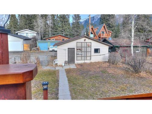 914 15Th Street, Canmore, AB - Outdoor