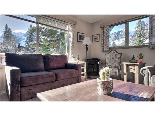 914 15Th Street, Canmore, AB - Indoor Photo Showing Living Room