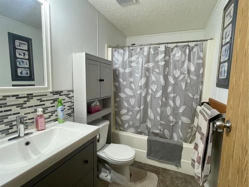 93-660022 Range Road 225.5, Athabasca, AB - Indoor Photo Showing Bathroom