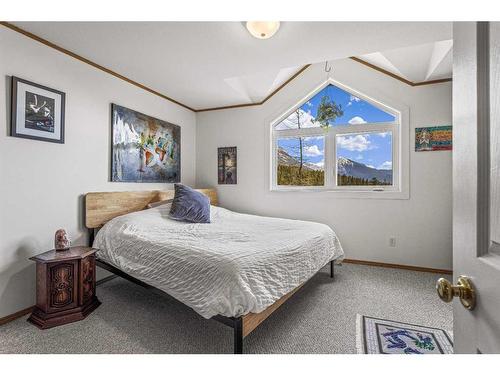 150-901 Benchlands Trail Nw, Canmore, AB - Indoor Photo Showing Bedroom