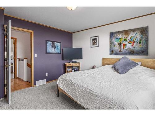 150-901 Benchlands Trail Nw, Canmore, AB - Indoor Photo Showing Bedroom