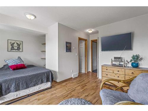 150-901 Benchlands Trail Nw, Canmore, AB - Indoor Photo Showing Bedroom