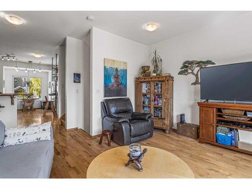 150-901 Benchlands Trail Nw, Canmore, AB - Indoor Photo Showing Living Room