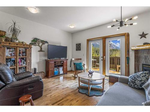 150-901 Benchlands Trail Nw, Canmore, AB - Indoor Photo Showing Living Room