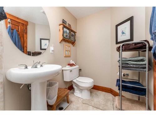 207-155 Crossbow Place, Canmore, AB - Indoor Photo Showing Bathroom