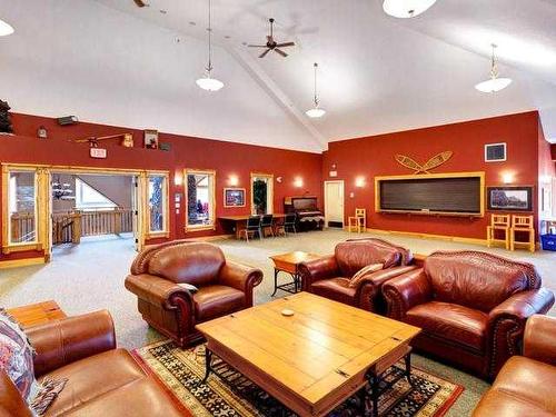 207-155 Crossbow Place, Canmore, AB - Indoor Photo Showing Living Room