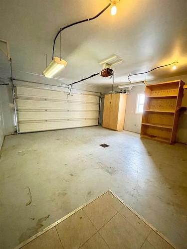 808 10 Street, Fox Creek, AB - Indoor Photo Showing Garage