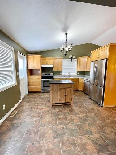 808 10 Street, Fox Creek, AB - Indoor Photo Showing Kitchen