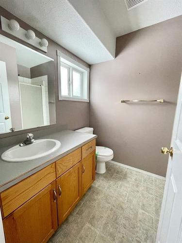 808 10 Street, Fox Creek, AB - Indoor Photo Showing Bathroom