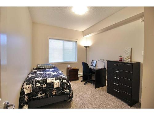 304-109 Seabolt Drive, Hinton, AB - Indoor Photo Showing Bedroom