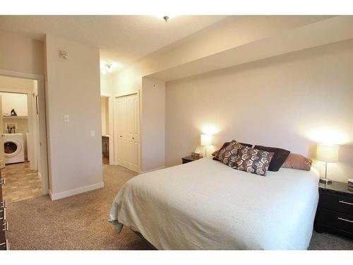 304-109 Seabolt Drive, Hinton, AB - Indoor Photo Showing Bedroom