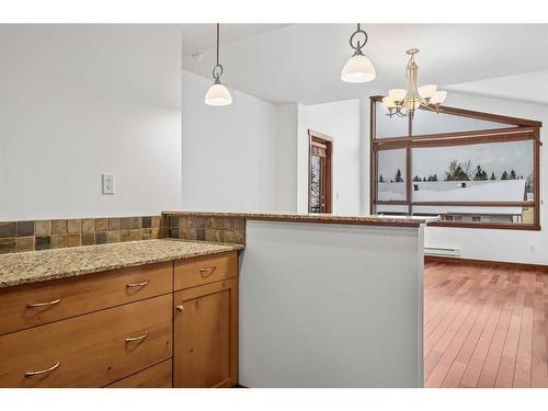 307-1002 8Th Avenue, Canmore, AB - Indoor Photo Showing Kitchen