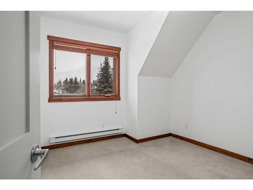 307-1002 8Th Avenue, Canmore, AB - Indoor Photo Showing Other Room