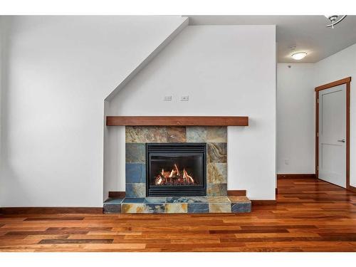 307-1002 8Th Avenue, Canmore, AB - Indoor Photo Showing Living Room With Fireplace