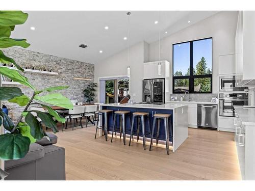 1010 14 Street, Canmore, AB - Indoor Photo Showing Kitchen With Upgraded Kitchen