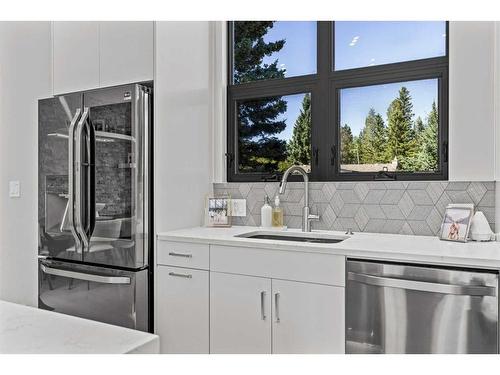 1010 14 Street, Canmore, AB - Indoor Photo Showing Kitchen