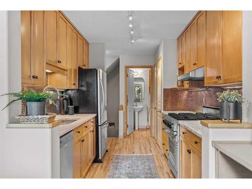 53-127 Carey, Canmore, AB - Indoor Photo Showing Kitchen With Upgraded Kitchen