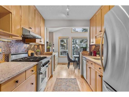 53-127 Carey, Canmore, AB - Indoor Photo Showing Kitchen