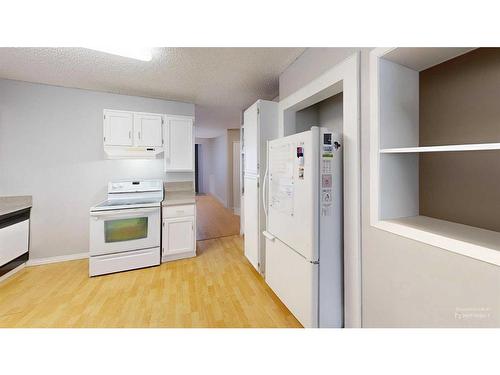 16 Chaisson Crossing, Whitecourt, AB - Indoor Photo Showing Kitchen