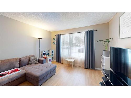 16 Chaisson Crossing, Whitecourt, AB - Indoor Photo Showing Living Room