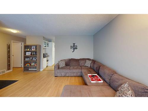 16 Chaisson Crossing, Whitecourt, AB - Indoor Photo Showing Living Room