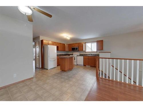 829 10 Avenue Sw, Slave Lake, AB - Indoor Photo Showing Kitchen