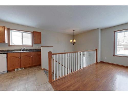 829 10 Avenue Sw, Slave Lake, AB - Indoor Photo Showing Kitchen With Double Sink