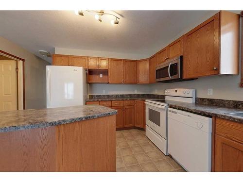 829 10 Avenue Sw, Slave Lake, AB - Indoor Photo Showing Kitchen