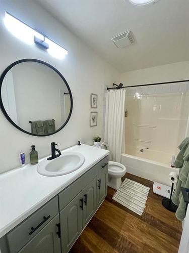 702 52 Street, Edson, AB - Indoor Photo Showing Bathroom