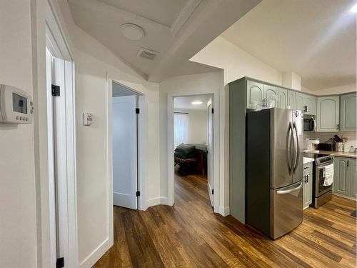 702 52 Street, Edson, AB - Indoor Photo Showing Kitchen With Stainless Steel Kitchen