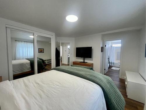 702 52 Street, Edson, AB - Indoor Photo Showing Bedroom