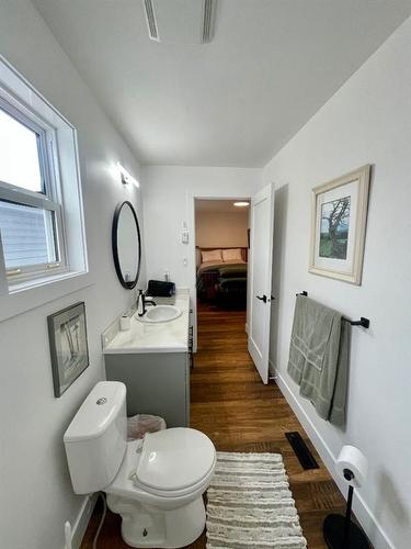 702 52 Street, Edson, AB - Indoor Photo Showing Bathroom