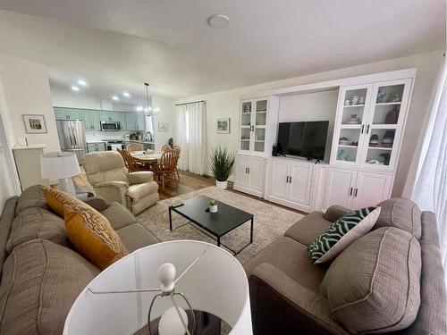 702 52 Street, Edson, AB - Indoor Photo Showing Living Room