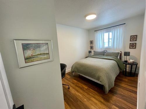 702 52 Street, Edson, AB - Indoor Photo Showing Bedroom