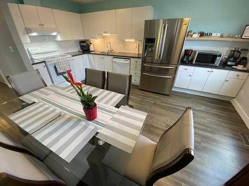 111 Sutherland Avenue, Hinton, AB - Indoor Photo Showing Kitchen