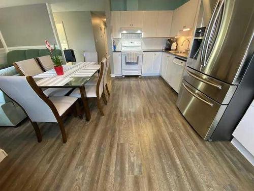 111 Sutherland Avenue, Hinton, AB - Indoor Photo Showing Kitchen