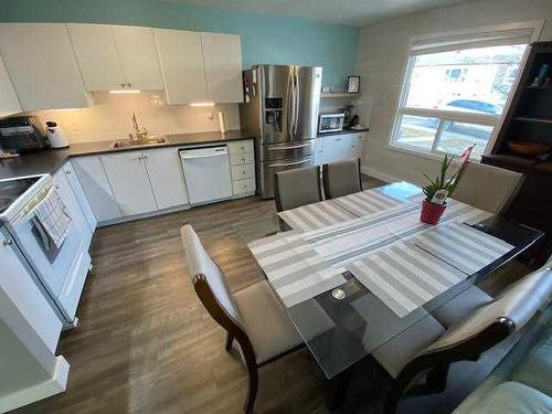 111 Sutherland Avenue, Hinton, AB - Indoor Photo Showing Kitchen