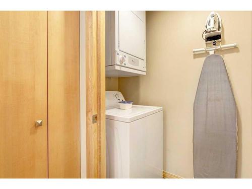 204-1151 Sidney Street, Canmore, AB - Indoor Photo Showing Laundry Room