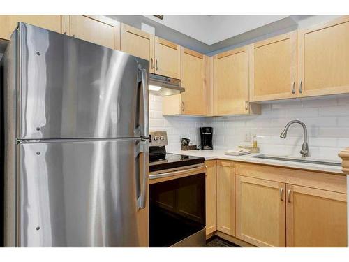 204-1151 Sidney Street, Canmore, AB - Indoor Photo Showing Kitchen With Stainless Steel Kitchen