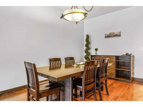 306-1151 Sidney Street, Canmore, AB - Indoor Photo Showing Dining Room